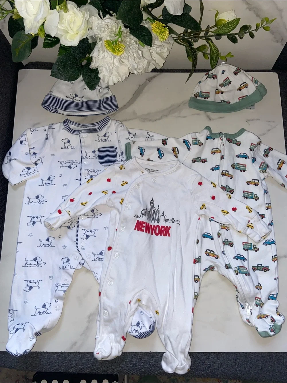 Little Me,Primarks Cares White Footie Trio with Red New York Accent size Newborn
